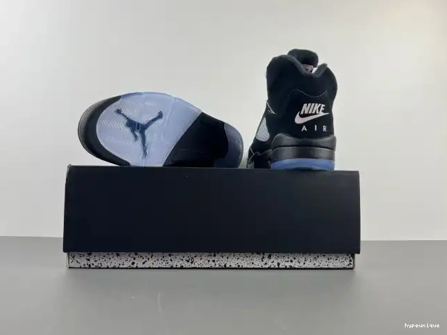 HYPE HF3975-001 Reimagined Black Air Metallic Jordan 5 0617